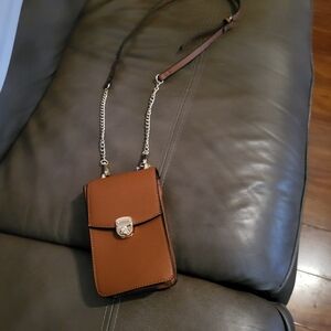 Chic Tan Crossbody Bag with Gold Accents Nwot. Unbranbed